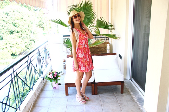 cute summer dresses and hats for holidays