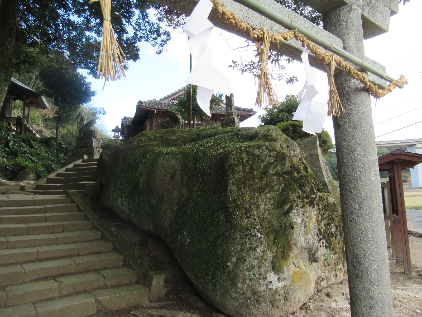 happycamera 『猪』の巨石を祀る神社と遺跡～宍道町