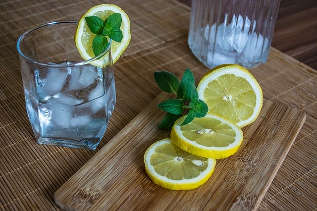 El limon se utiliza para elaborar postres en la cocina de la abuela