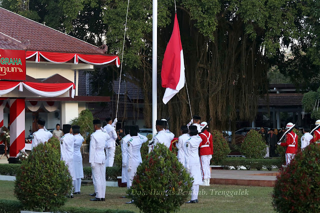 Paskibraka Trenggalek Kembali Sukses Turunkan Bendera Merah-Putih