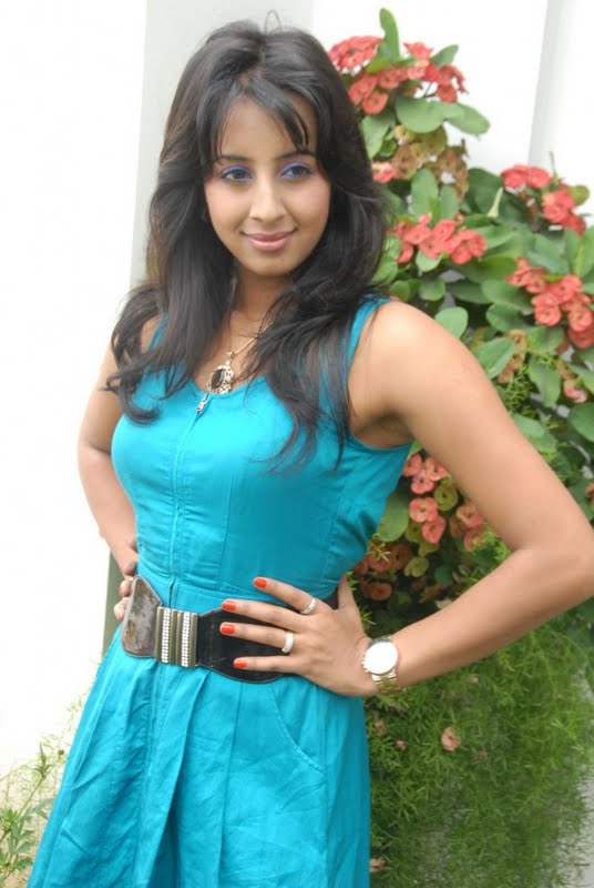 Kannada Mallu Actress Sanjana Latest Spicy PicturePhotos glamour images