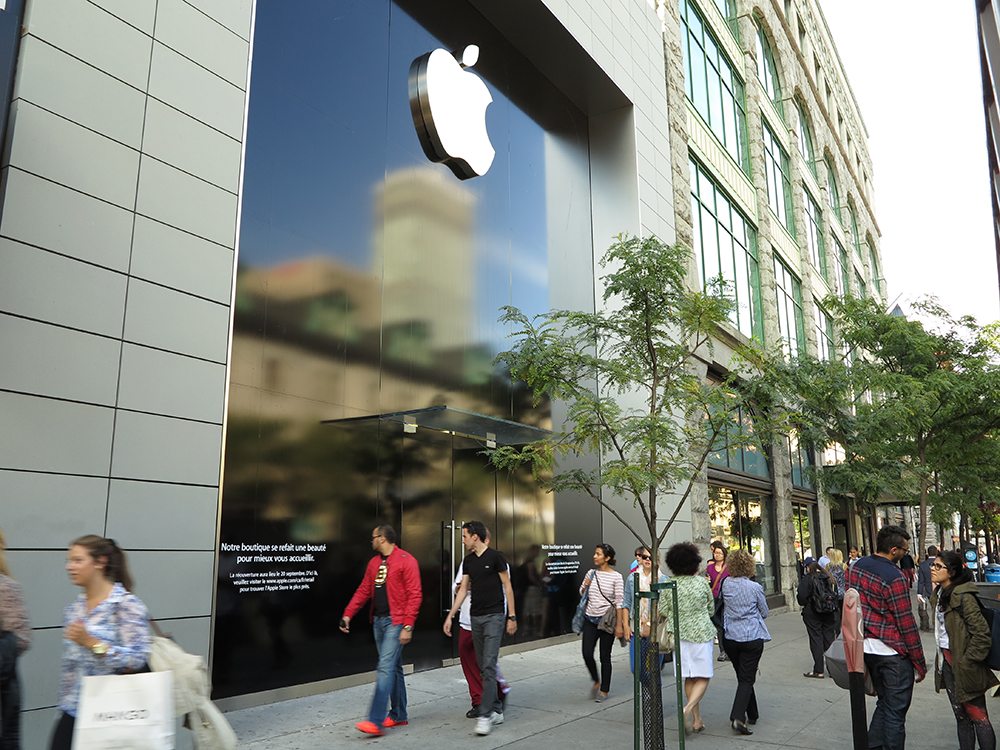  POINTS OF VIEW _______________ The Apple store on SteCatherine