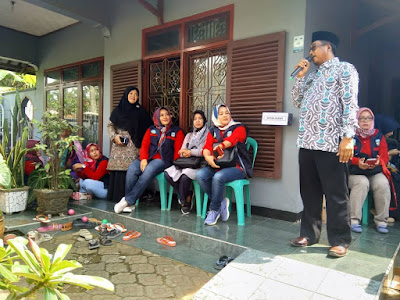Kontrol POSYANDU di Desa Pananjung Ibu Bupati Bawa Rombongannya Kontrol POSYANDU di Desa Pananjung Ibu Bupati Bawa Rombongannya
