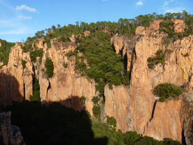 VERTICAL CONCEPT: Escalade dans les gorges du Blavet