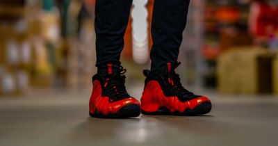 foamposite one habanero red