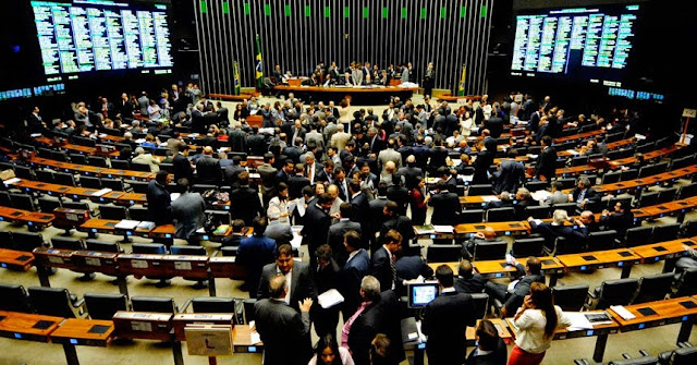 Resultado de imagem para Senado aprova em 1º turno reforma política que acaba com coligações