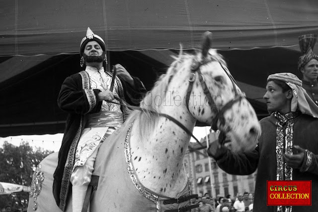 Un nabab monté sur son cheval