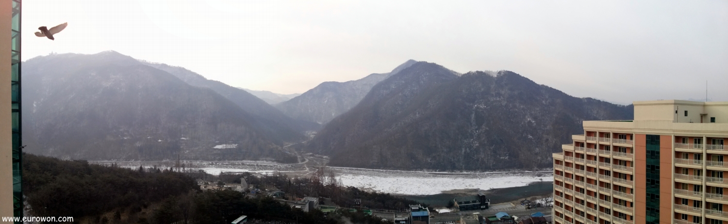 Vistas del paisaje nevado desde el resort Daemyung de Danyang