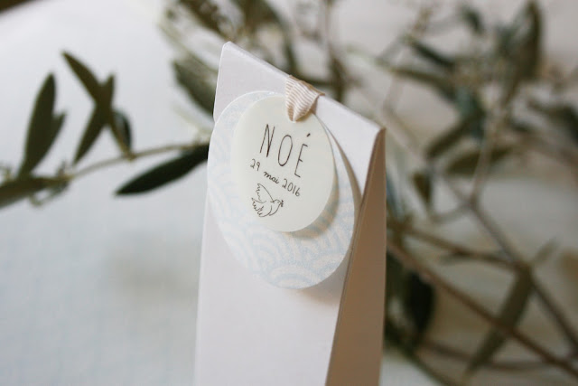 Faire-part rond ballotins cadeaux invités papier japonais fleur de pommier sur mesure fait main birth announcement