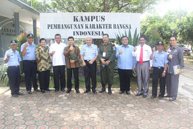 Mentri Yuddy Tutup DIklat Revolusi Mental di Kampus SMA Plus Astha Hanas Subang Mentri Yuddy Tutup DIklat Revolusi Mental di Kampus SMA Plus Astha Hanas Subang