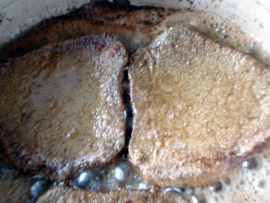 saute beef round steak in hot oil