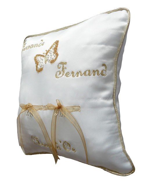 Coussin noces d'or par Valérie Hacquin Créations, tous droits réservés