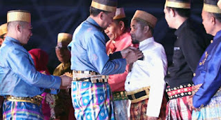 Pemkot Makassar Dedikasikan Penghargaan Tobarania Kepada IWO Sulsel Pemkot Makassar Dedikasikan Penghargaan Tobarania Kepada IWO Sulsel