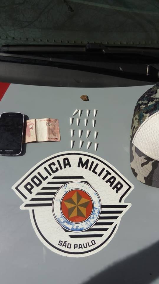 Homem é preso por tráfico de drogas na vila Centenário, em Espírito Santo do Pinhal Homem é preso por tráfico de drogas na vila Centenário, em Espírito Santo do Pinhal