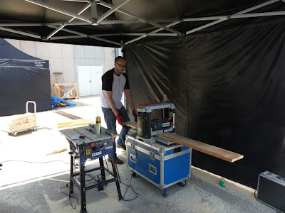 Fabrication de praticables de scène en bois Scène, fabrication de scène, diy, fabrication de praticable, wood stage, scéne en bois, stand out, Agora citoyenne - Forum des associations du 10eme - 10 septembre 2017, Forum associations et vie locale – Paris 10- Signalétique, Forum des associations, paris 10, mairie du 10eme, ismail et julien, ismail konate, julien kozlowski, conception, design, scène, citoyenneté, menuiserie, agence donner des ailes, dda, agence dda, juko access, juko concept, event design, designer d’événement, bureau d’étude et de conception, conception 3D, , scénographie, makeover, space makeover, muséographie, expographie, aménagement, bois, menuiserie, art, art contemporain, scene asd sx 290, dxr 12, dxs 15.