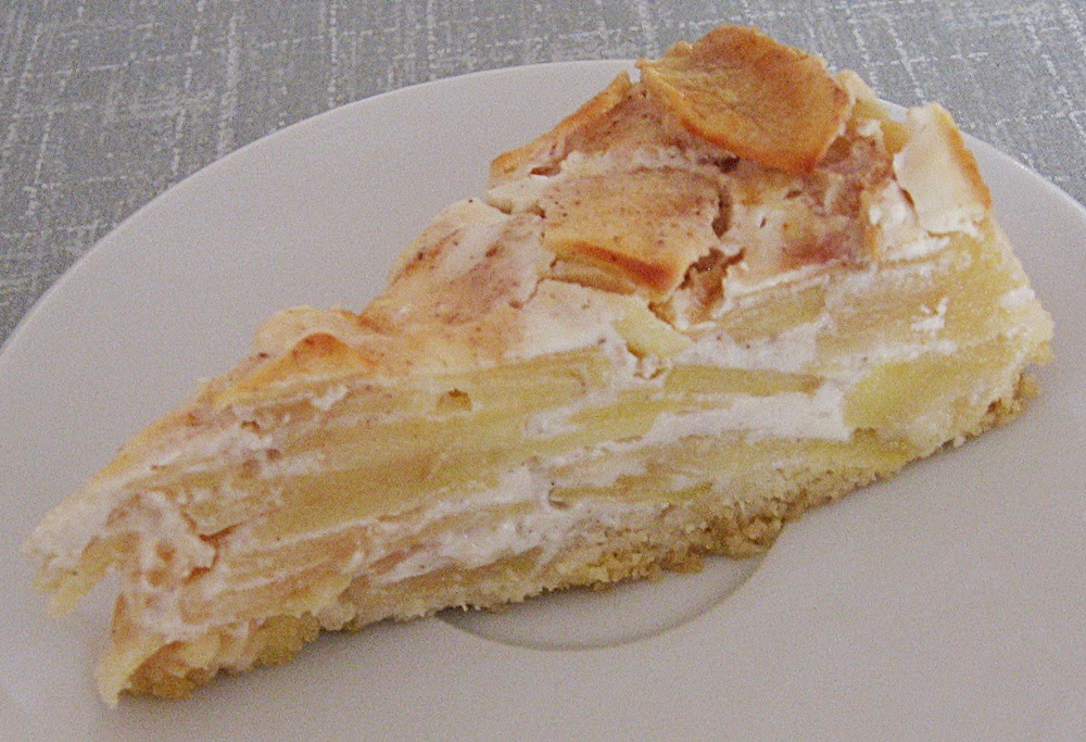 Kate, Küche und mehr...: Apfelrahmkuchen Kate, Küche und mehr...: Apfelrahmkuchen