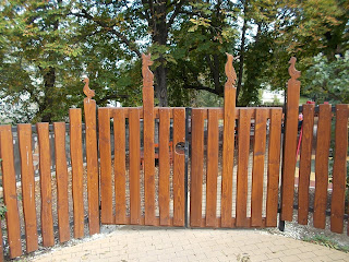 timber gates with sculptures