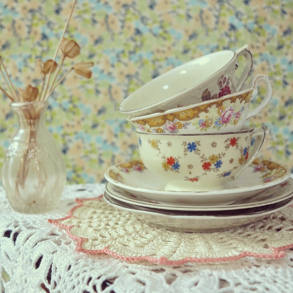 byHaafner, vintage teacups, doilies, crochet