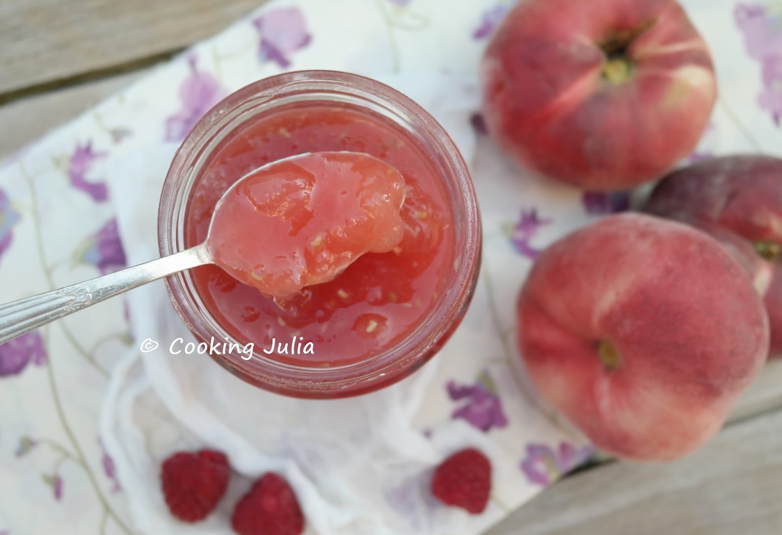 COOKING JULIA CONFITURE DE PÊCHES BLANCHES ET FRAMBOISES