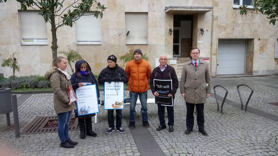 Aktion SOS LEBEN Fotogalerie 40 Tage für das Leben Frankfurt/M am 28. Oktober Aktion SOS LEBEN Fotogalerie 40 Tage für das Leben Frankfurt/M am 28. Oktober