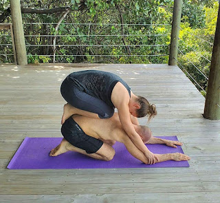 yoga, couples yoga, roatan, ananda pavilion, paya bay resort, naturism