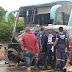 Carro colide frontalmente com ônibus na BR 316