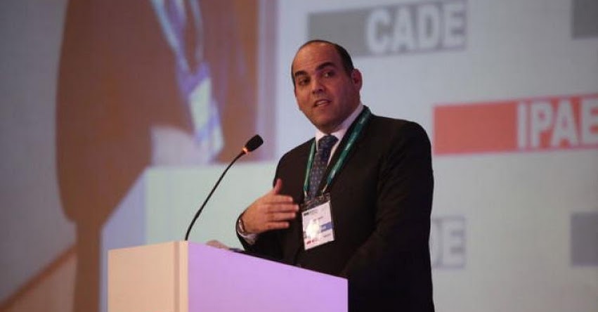 La mitad de colegios rurales no accede al agua potable, informó el presidente del Consejo de Ministros, Fernando Zavala La mitad de colegios rurales no accede al agua potable, informó el presidente del Consejo de Ministros, Fernando Zavala