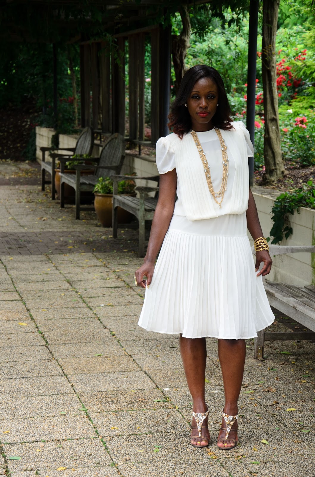Ordinary Fashionistas: Fashionista Wear: White Column Dress