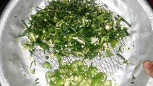 chop-the-spring-garlic-and-green-chillies