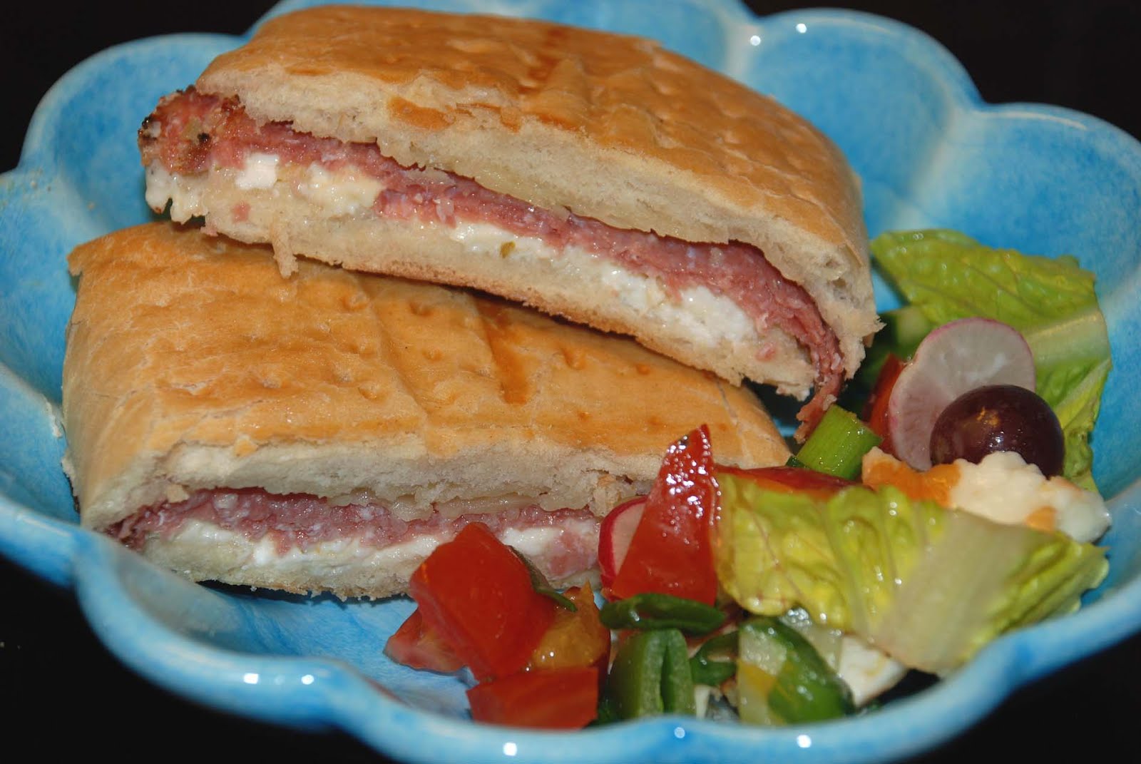 Smaskelismaskens: Grillad ciabatta med salami, fetaost och soltorkade ...