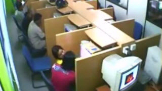 Asik Ciuman Dibilik Warnet Terekam CCTV Asik Ciuman Dibilik Warnet Terekam CCTV