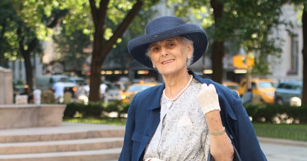 красивые женщины после 60. женские стрижки для пожилых женщин. возрастная женщина. красивые женщины за 60. макияж для пожилых женщин.