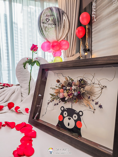 She love Kumamon and dried flower hence I asked @hanamichi_01 to craft us this photo frame She love Kumamon and dried flower hence I asked @hanamichi_01 to craft us this photo frame