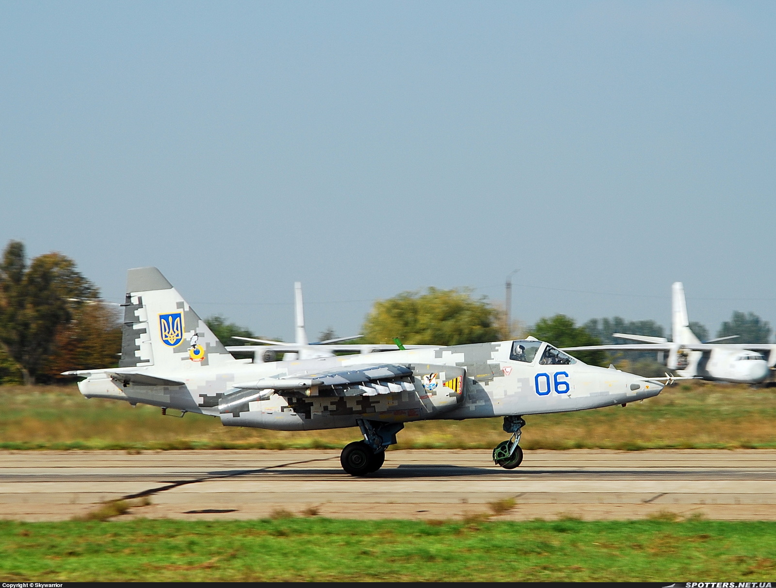 SU-25M1+06+MOKRAYA+ZAPOROZHYE+UCRANIA+27-09-2012+(2).jpg