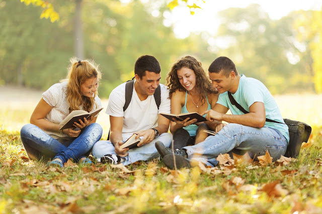 college life with friends essay