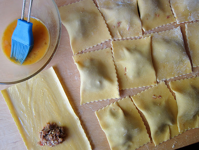 Genussbereit: Resteessen: Ziegenbraten-Ravioli mit Spargelspitzen im ...