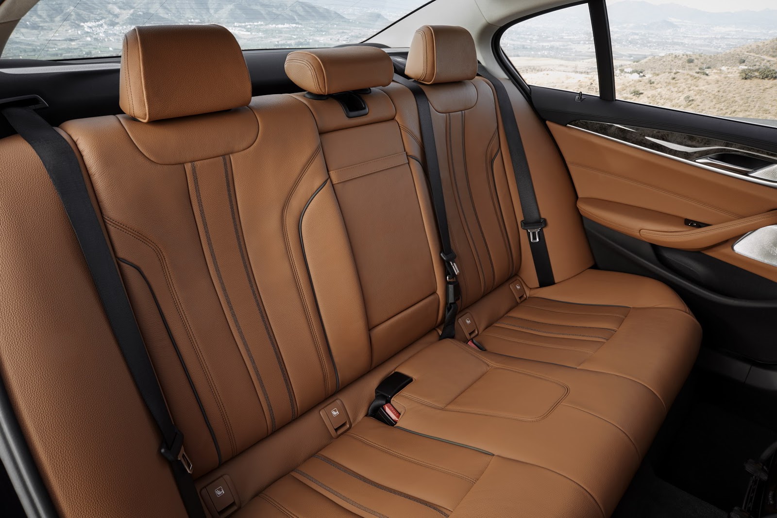 2017-BMW-5-Series-128.jpg