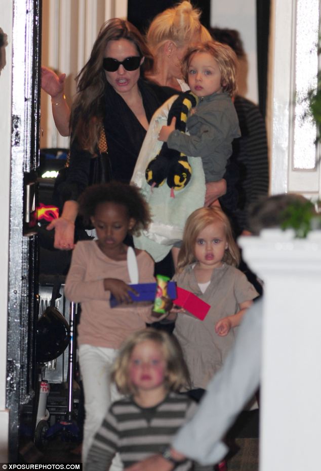 Wallpaper World: Cool Angelina Jolie With Her Cuties On Playdate