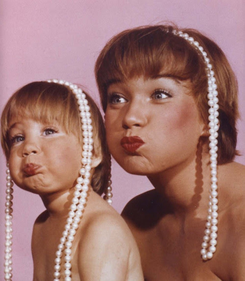 Photo: 1959年のシャーリー・マクレーンと娘の幸子ちゃん