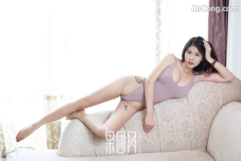 GIRLT No.070: Model Suan Jiang Tu (酸 酱 兔) (53 photos)