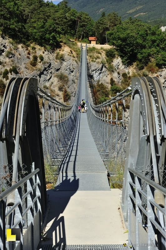 Passerelle de l'ebron au niveau de l'ebron photo Pascal Blachier
