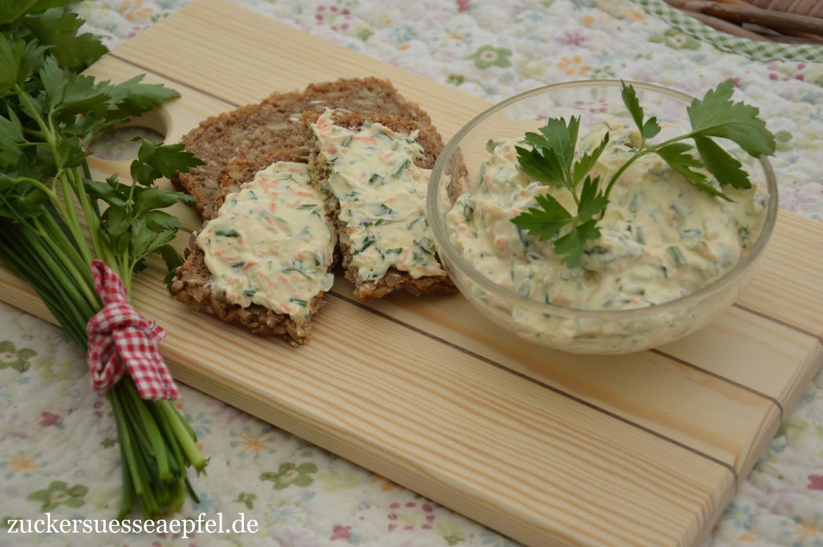 Einen leckeren Kräuterfrischkäse als Brotaufstrich selbst machen | ♥ ... Einen leckeren Kräuterfrischkäse als Brotaufstrich selbst machen | ♥ ...