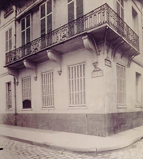 Balcon de l'hôtel Hesselin 24 quai de Béthine à Paris, aujourd'hui disparu, photo de Atget de 1906