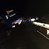 Ônibus de romeiros cai em buraco na BR-277 depois de tentativa de assalto, em Palmeira