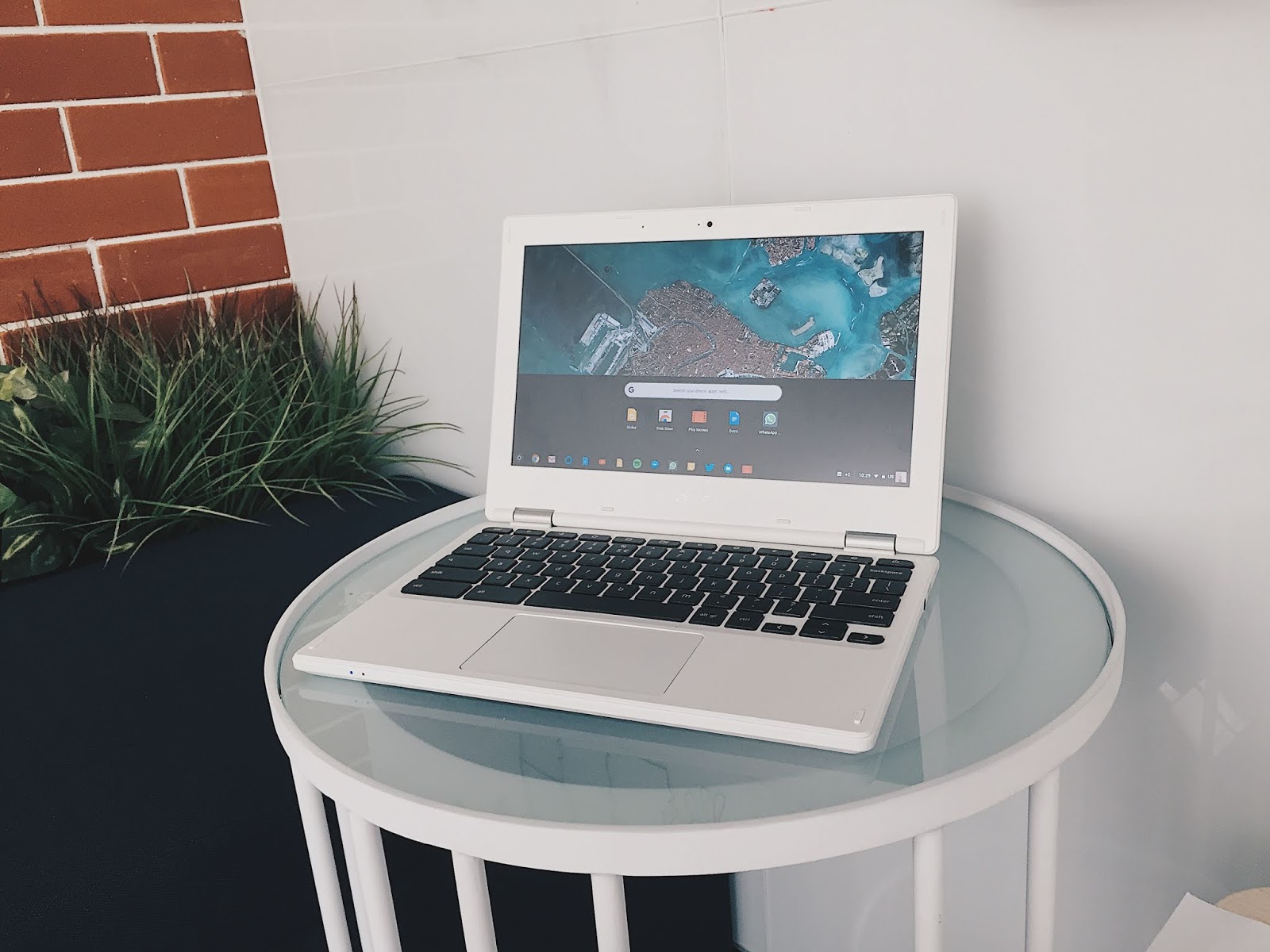 Anang Filya July 2018 Oh ya untuk ulasan lebih detail dan teknis dari Acer Chromebook CB 131 mungkin akan saya buatkan artikel terpisah So jangan bosan bosan hehe