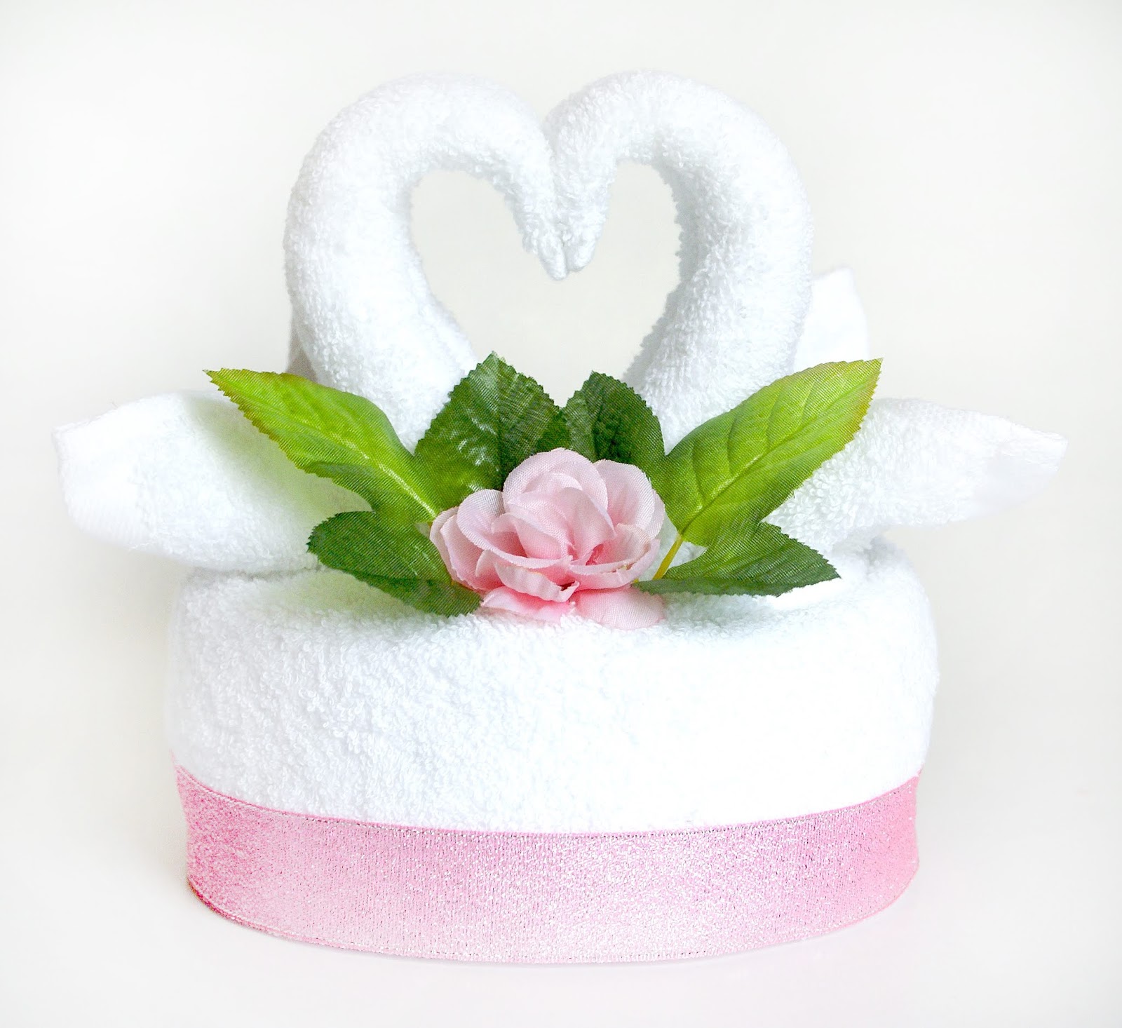 фигурки из полотенец в подарок. украшения из полотенец. фигурки из махровых полотенец. фигурки из полотенец. игрушки из махровых полотенец.