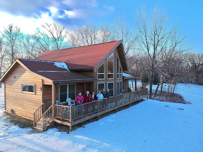 Getaway & Relax at the Red Cedar Lodge in Charles City, Iowa - log sided vacation cabin rentals open all year long #MWTravel #ThisIsIowa