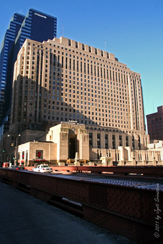 Chicago - Architecture & Cityscape: Riverside Plaza