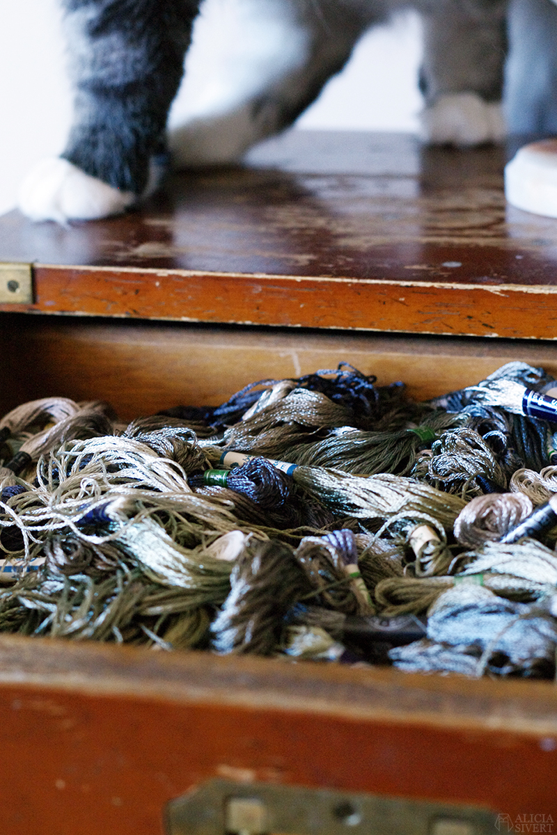 Grey embroidery floss, photo by Alicia Sivertsson.