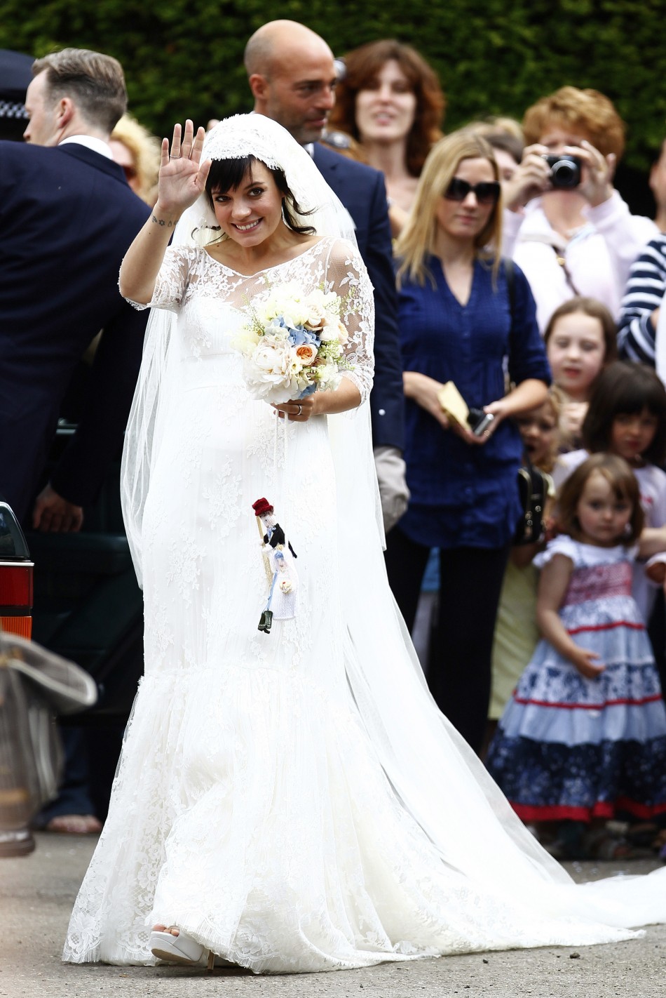 Lily Allen Lily Allen marriage photos with pregnant first child